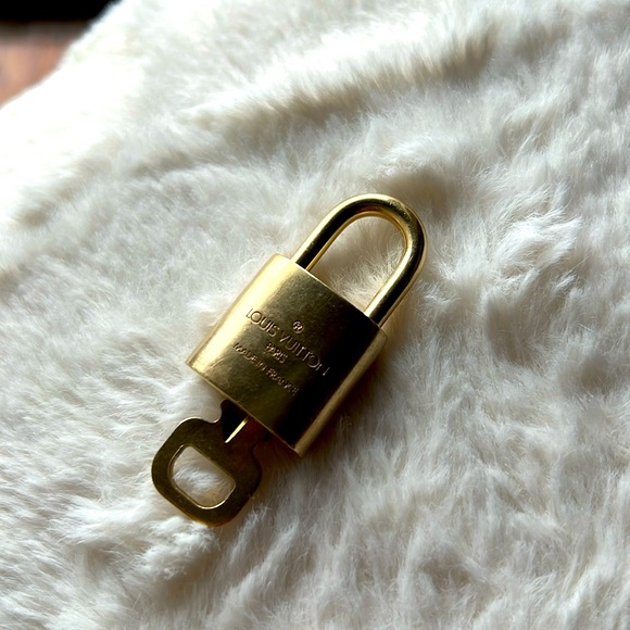 Louis Vuttion Key 317 - Picture 4 of 5